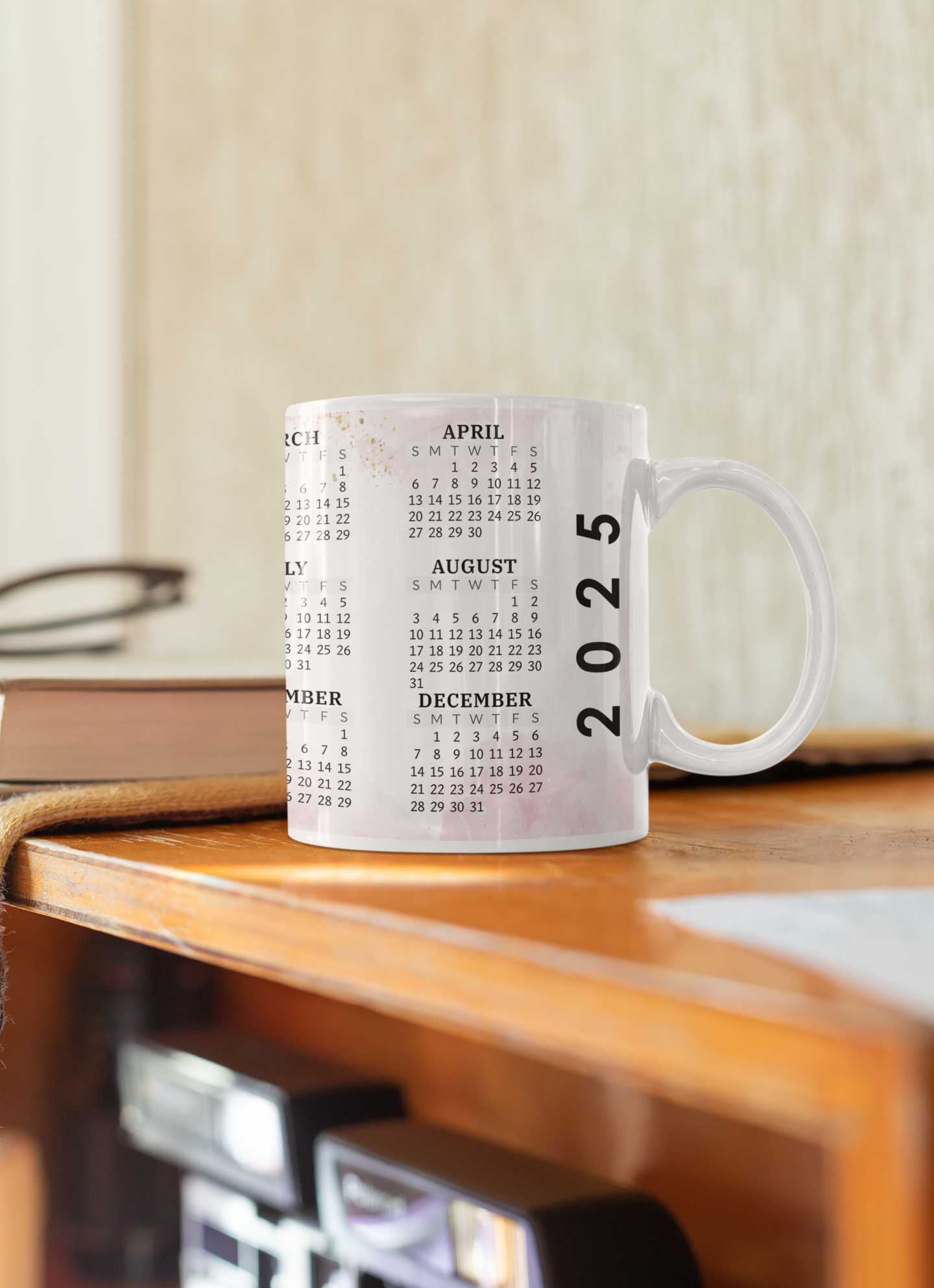 Tasse mit Kalender 2025