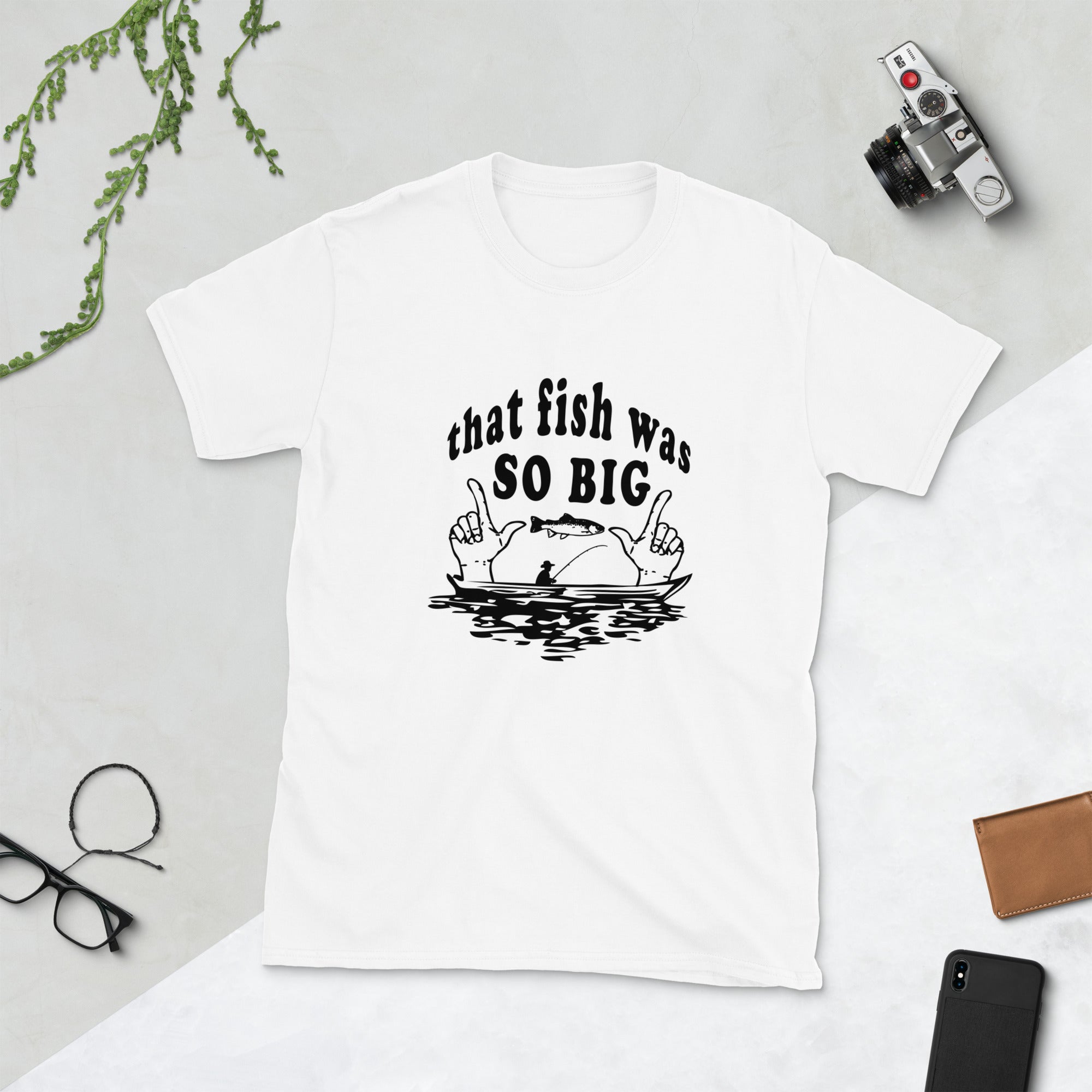 Der Fisch war so groß kurzärmeliges Unisex-T-Shirt - souverista